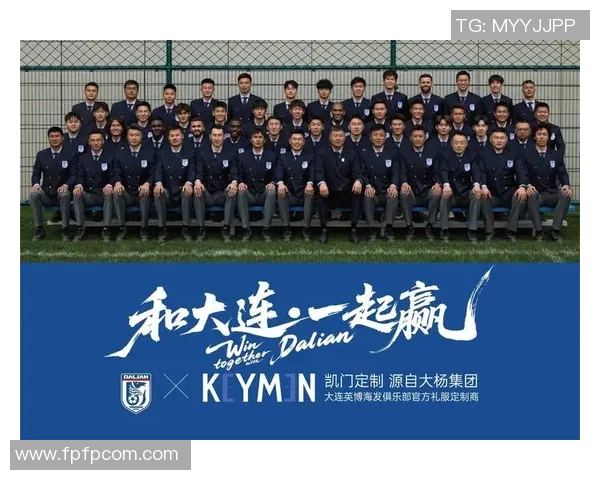 世界足球明星联队盛大抵达成都引发球迷热情狂欢盛典